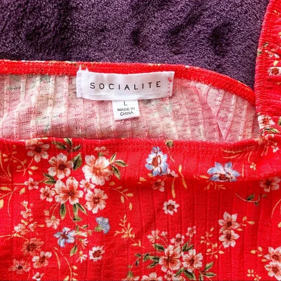 SOCIALITE Red Floral Flutter Sleeve Bodysuit - Picture 11 of 12